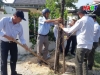 Các cấp hội nông dân ra quân trồng cây xanh tại tuyến đường DH15 thôn Thanh Tam-Xã Cẩm Thanh - Ảnh: Mỹ Lệ