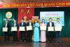Đ/c Thái Thị Bích Phin – Phó Chủ tịch Hội Nông dân tỉnh trao thưởng cho các đơn vị đạt giải