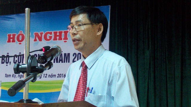 Đồng chí Hà Diện - Chủ tịch Công đoàn viên chức tỉnh phát biểu chỉ đạo Hội nghị