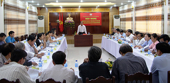 Ủy ban MTTQ Việt Nam tỉnh tổ chức hội nghị hướng dẫn lấy ý kiến đánh giá về sự hài lòng của người dân đối với các tiêu chí xây dựng NTM. Ảnh: L.N.T