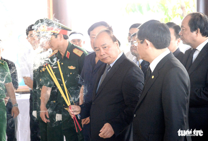 Thủ tướng Nguyễn Xuân Phúc cùng đoàn Chính phủ đến viếng cố Thủ tướng Phan Văn Khải - Ảnh: TỰ TRUNG/TTO