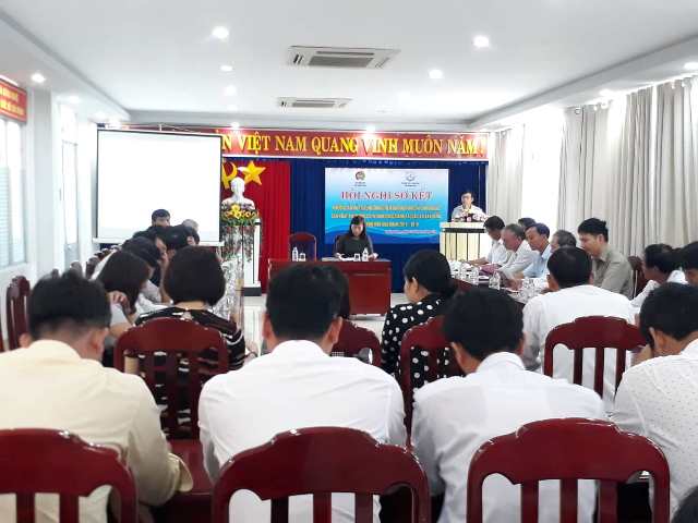 Đ/c Nguyễn Út - PCT thường trực Hội Nông dân tỉnh phát biểu khai mạc hội nghị sơ kết