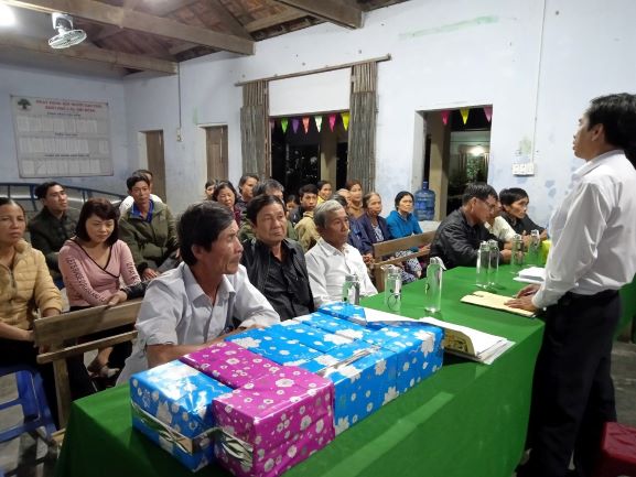 Hội quán nhà nông phường Điện An tổ chức sinh hoạt cho nông dân theo chủ đề. Ảnh: N.Trang