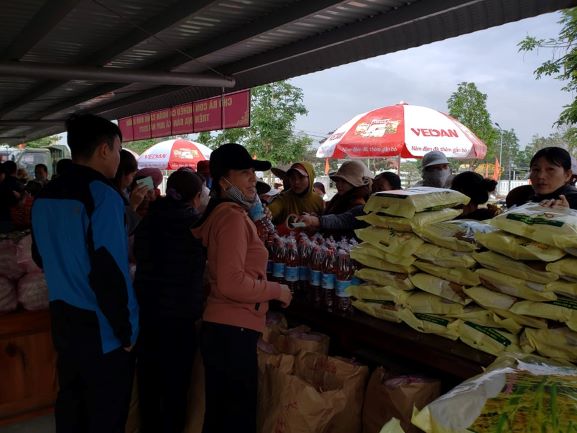 Quảng cảnh phiên chợ không đồng tại xã Duy Hải, huyện Duy Xuyên