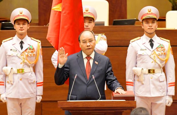 Chủ tịch nước Nguyễn Xuân Phúc tuyên thệ nhậm chức. Ảnh: quochoi.vn