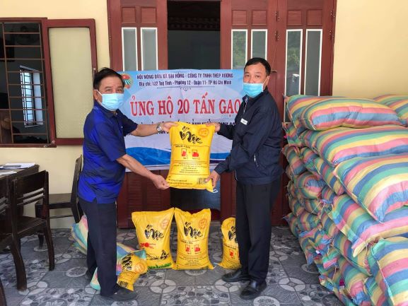 Hội Nông dân xã Đại Hồng, Đại Lộc vận động và trao tặng 20 tấn gạo cho bà con nhân dân của xã bị ảnh hưởng dịch bệnh Covid-19