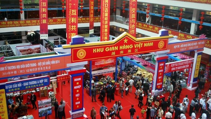 Trưng bày hàng hóa của Việt Nam tại chương trình triển của lãm Trung Quốc.