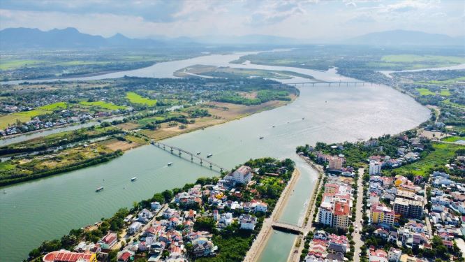 Một góc đô thị ven sông Thu Bồn. Ảnh minh họa.