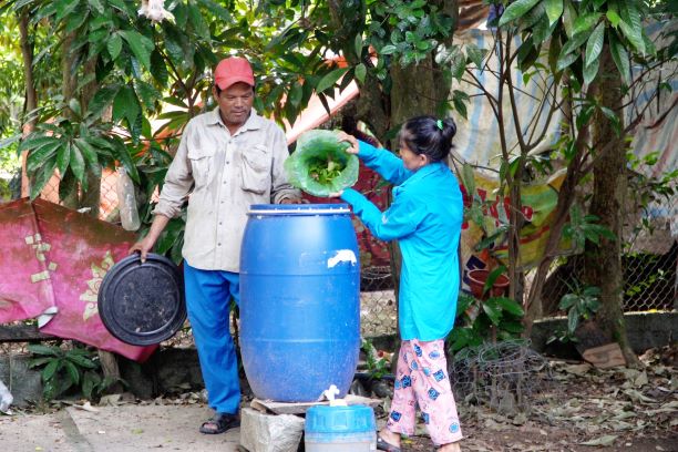 Các hộ dân ở Phú Ninh thực hiện nghiêm túc việc phân loại và xử lý rác tại nguồn. Ảnh: PHAN VINH